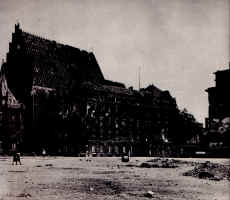 17_plac_wolnosci_1945.jpg (636598 bytes)
