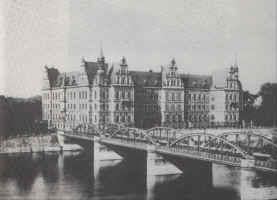 25_most_pokoju_1875.jpg (355883 bytes)